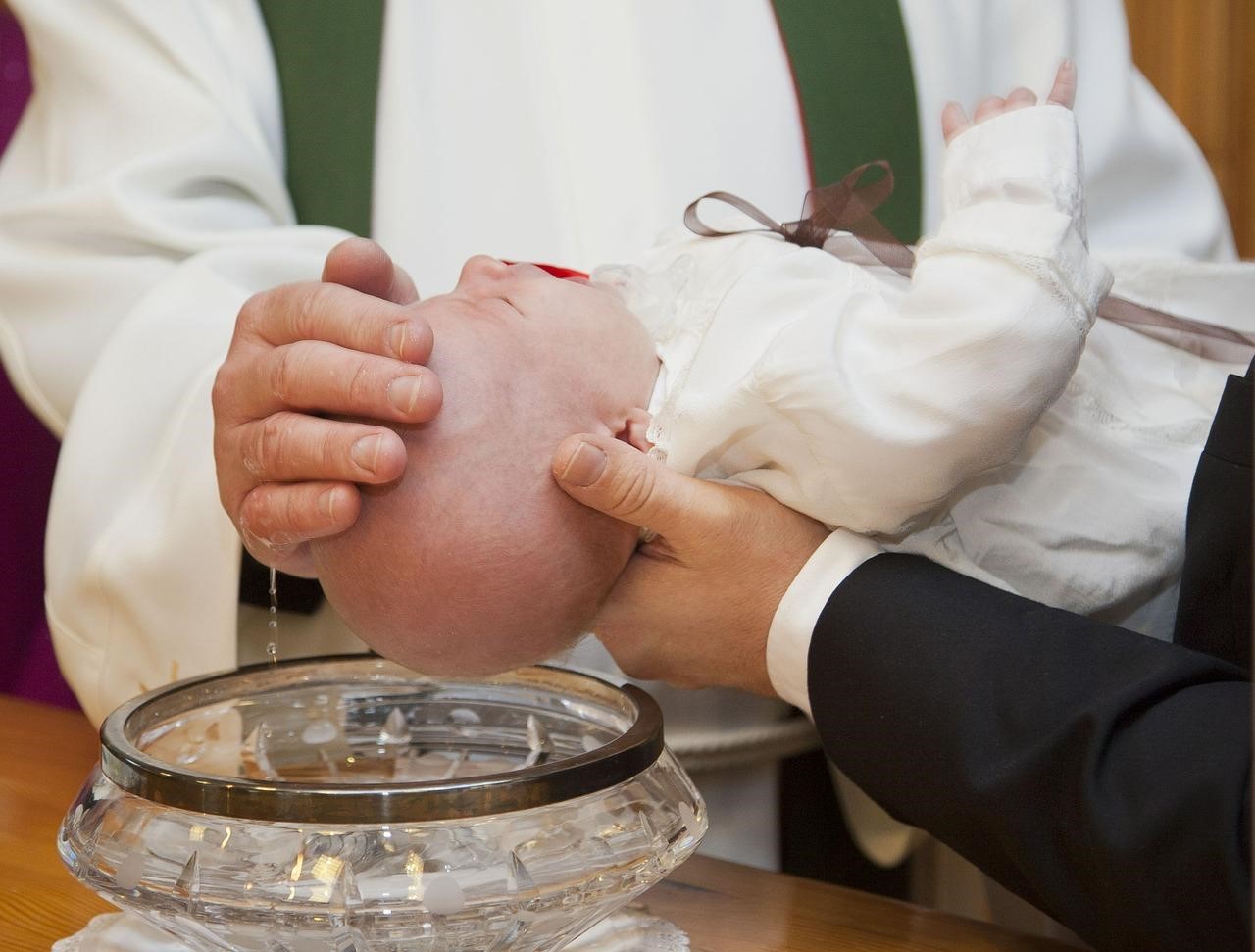 Pourquoi baptiser son enfant dès ses premiers mois ?